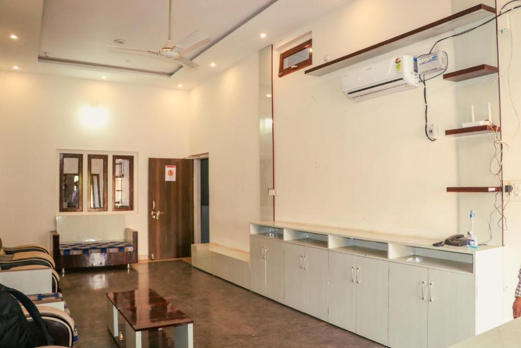 Lobby area with AC and modern furnishing