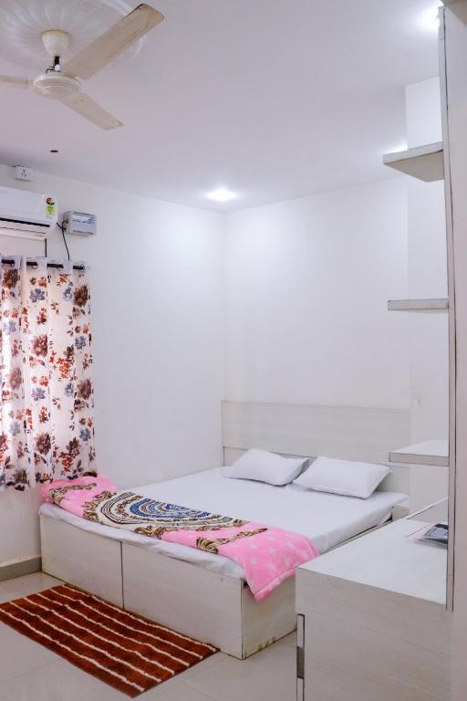 Spacious Family Room